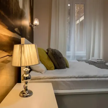 Golden Hour Stay-1Br For 4-Near Train Station-2