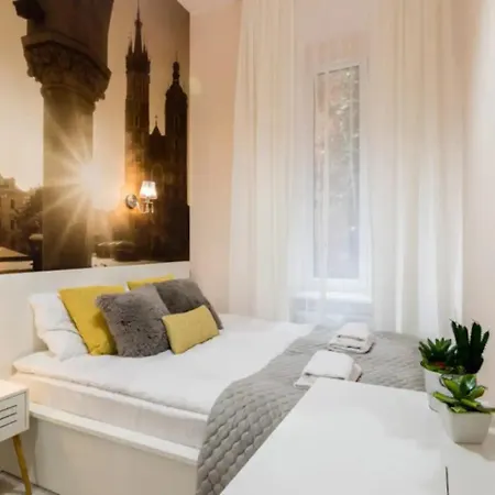 Golden Hour Stay-1Br For 4-Near Train Station-3